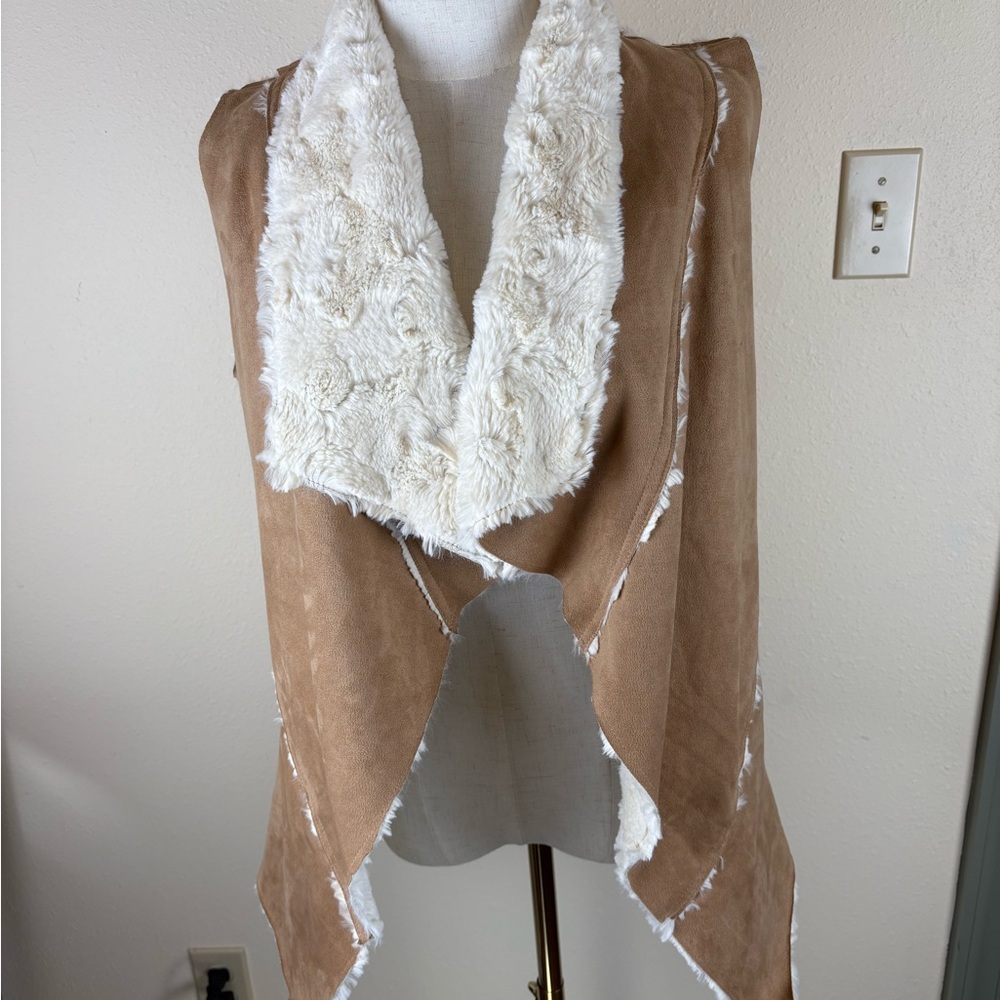 Double Zero Brown and Cream Faux Fur Vest
0160